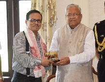 The Governor of Arunachal Pradesh Shri JP Rajkhowa with the Governor of Assam Shri PB Acharya at Raj Bhawan, Guwahati on 17th June 2015